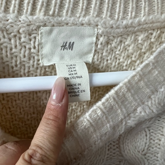 Brand new H&M sweater dress in off-white cream colour - Picture 3 of 4